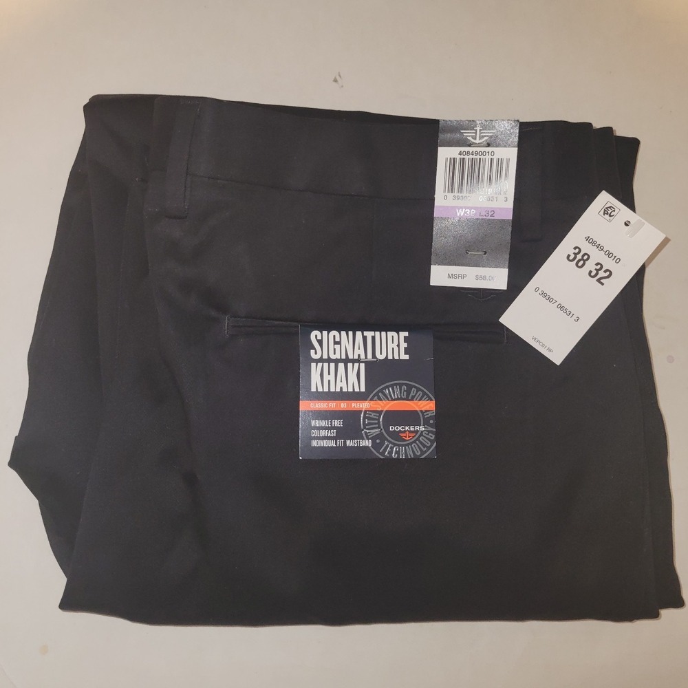 NWT Dockers Signature Khaki Classic Fit Pleated Pants Men Size 38x32 Black